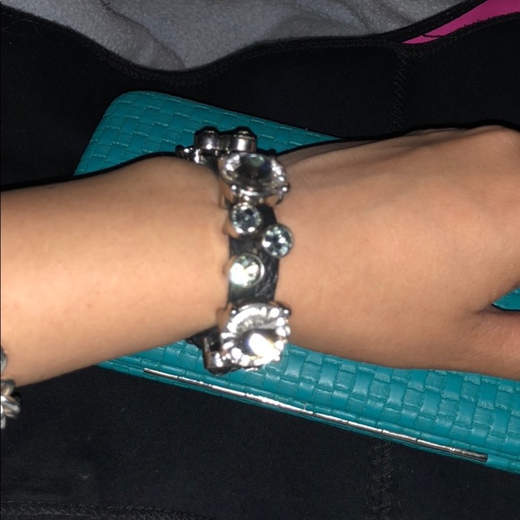 Guang Tong Leather Bracelet - Picture 5 of 5